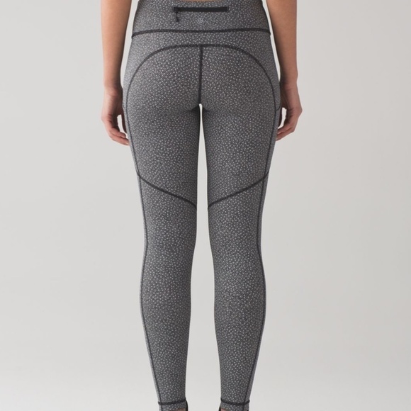 LULULEMON RARE Speed Tight V (Reflective) Frozen Fizz Reflective Black - Picture 3 of 16